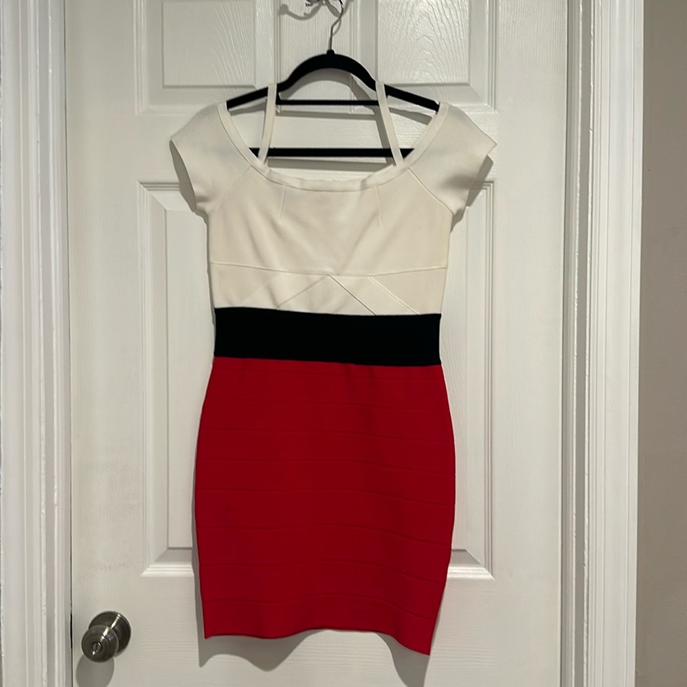Bebe Colorblock Bodycon Dress Red Black Cream Bandage Style Zip Detail Size M